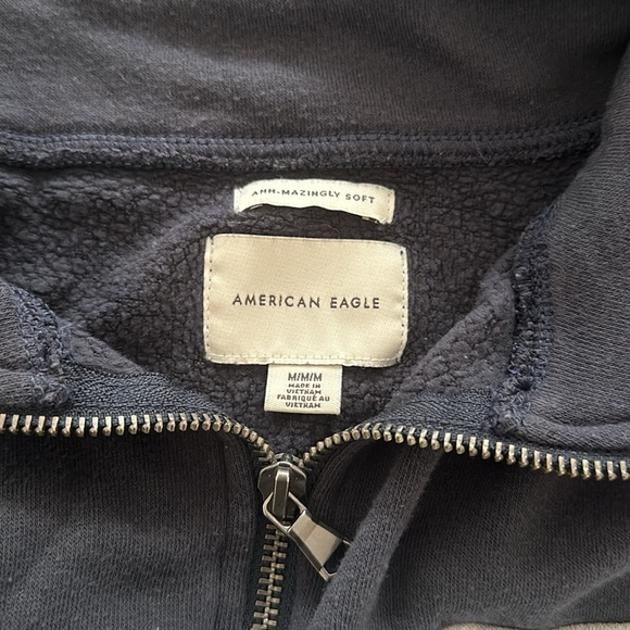 Women’s quarters zip from American Eagle size medium with drawstring at bottom - Picture 2 of 3
